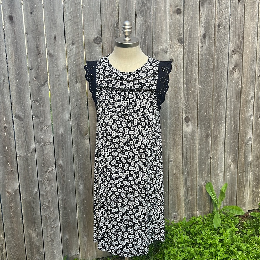 🎯Loft Floral Lace Loose Comfy cap sleeves women dress size S black and white